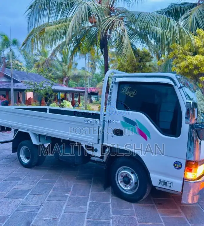 Isuzu ELF 2001 Lorry (Used)