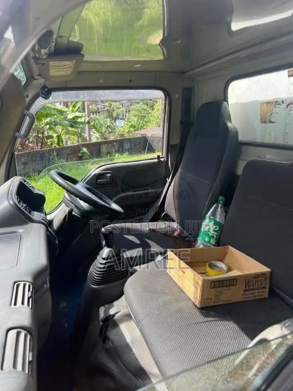 Isuzu 4hf1 Full Body 1999 Lorry (Used)