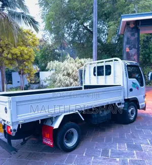Isuzu ELF 2001 Lorry (Used)
