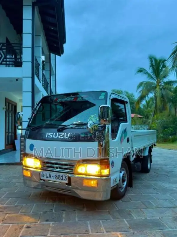 Isuzu ELF 2001 Lorry (Used)