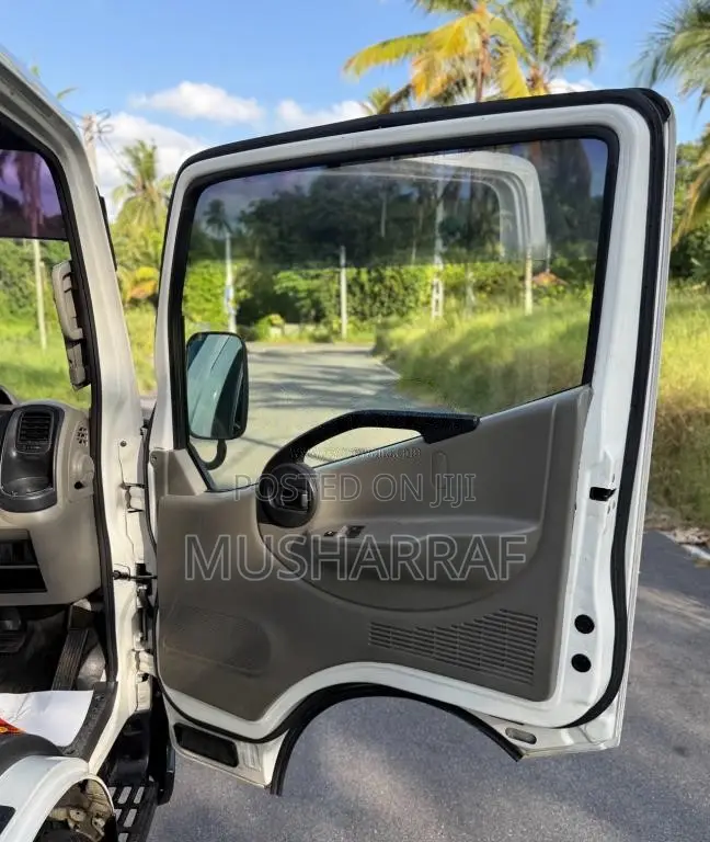 Nissan Cabstar 2013 Lorry (Used)