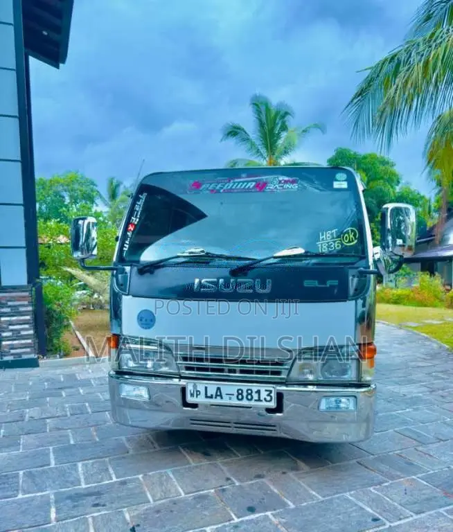 Isuzu ELF 2001 Lorry (Used)