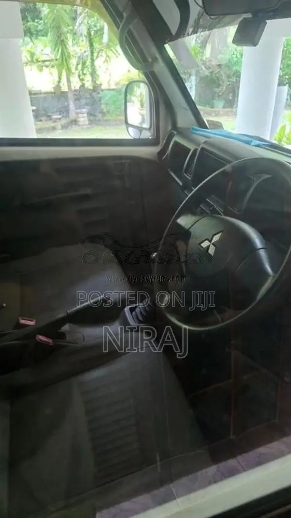 Mitsubishi MiniCab 2013 Lorry (Used)