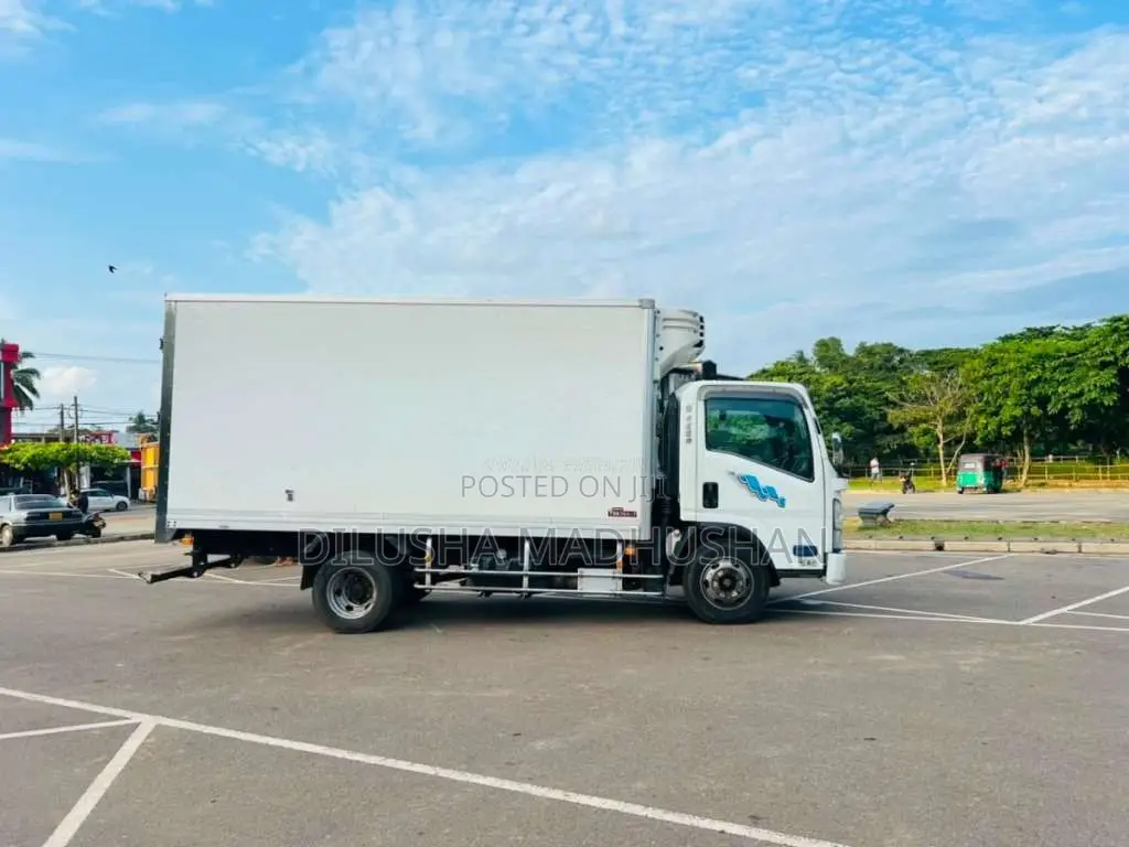 Isuzu ELF 2013 Lorry (Used)