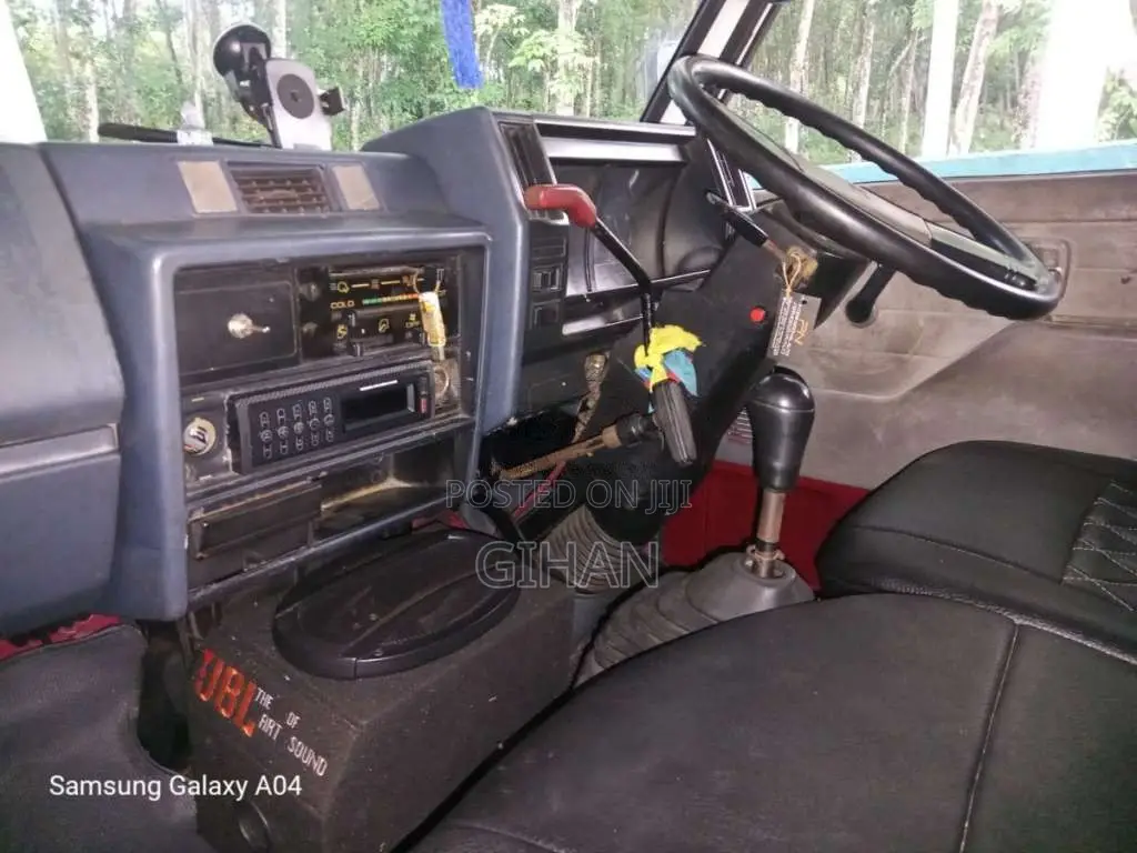 Isuzu Carrier 1993 Lorry (Used)