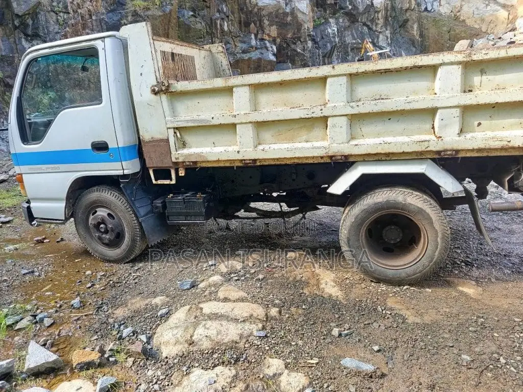 Isuzu Tipper 1996 Lorry (Used)