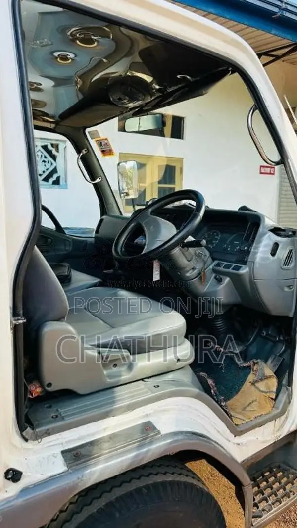 Mitsubishi Canter 10.5F 2008 Lorry (Used)