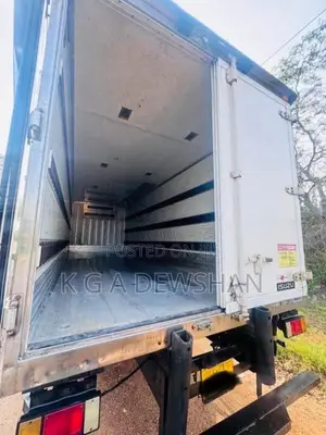 Mitsubishi Fuso 2017 Lorry (Used)