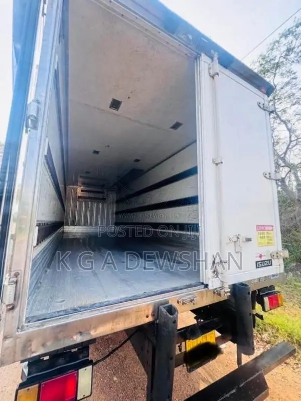 Mitsubishi Fuso 2017 Lorry (Used)