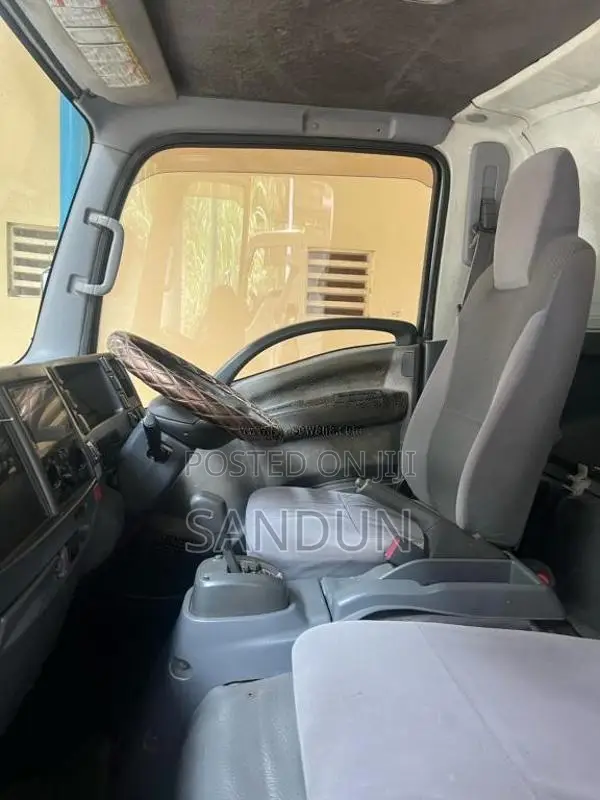 Isuzu Freezer 2015 Lorry (Used)