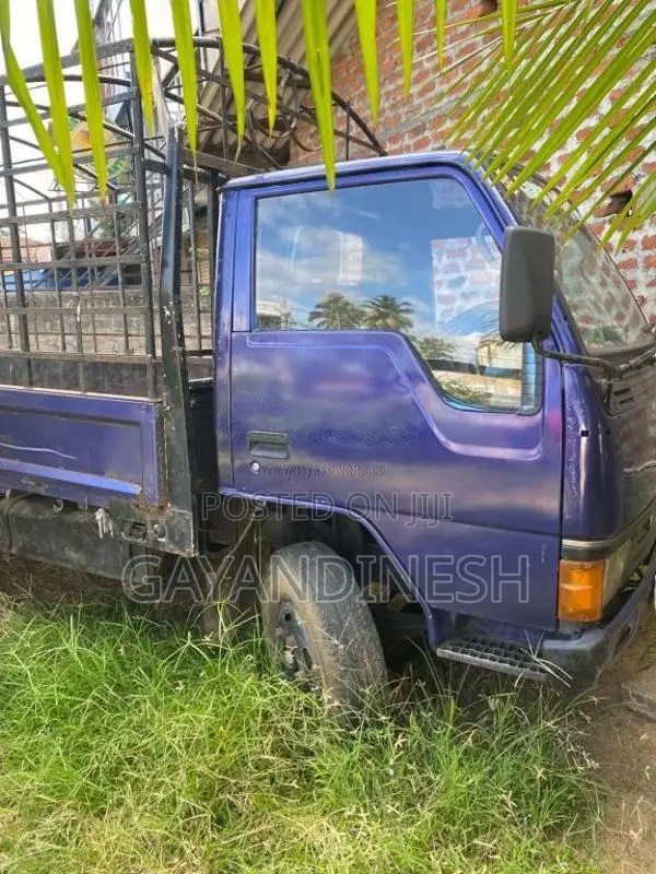 Mitsubishi CANTER 1980 Lorry (Used)