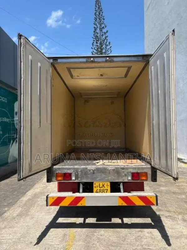 Mitsubishi Mitsubishi 2007 Lorry (Used)