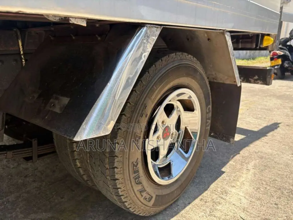 Mitsubishi Mitsubishi 2007 Lorry (Used)