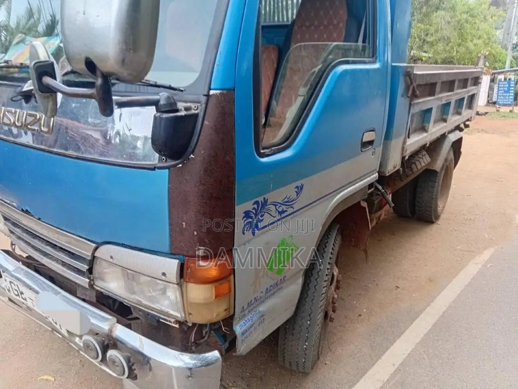 Isuzu NKR 1996 Lorry (Used)