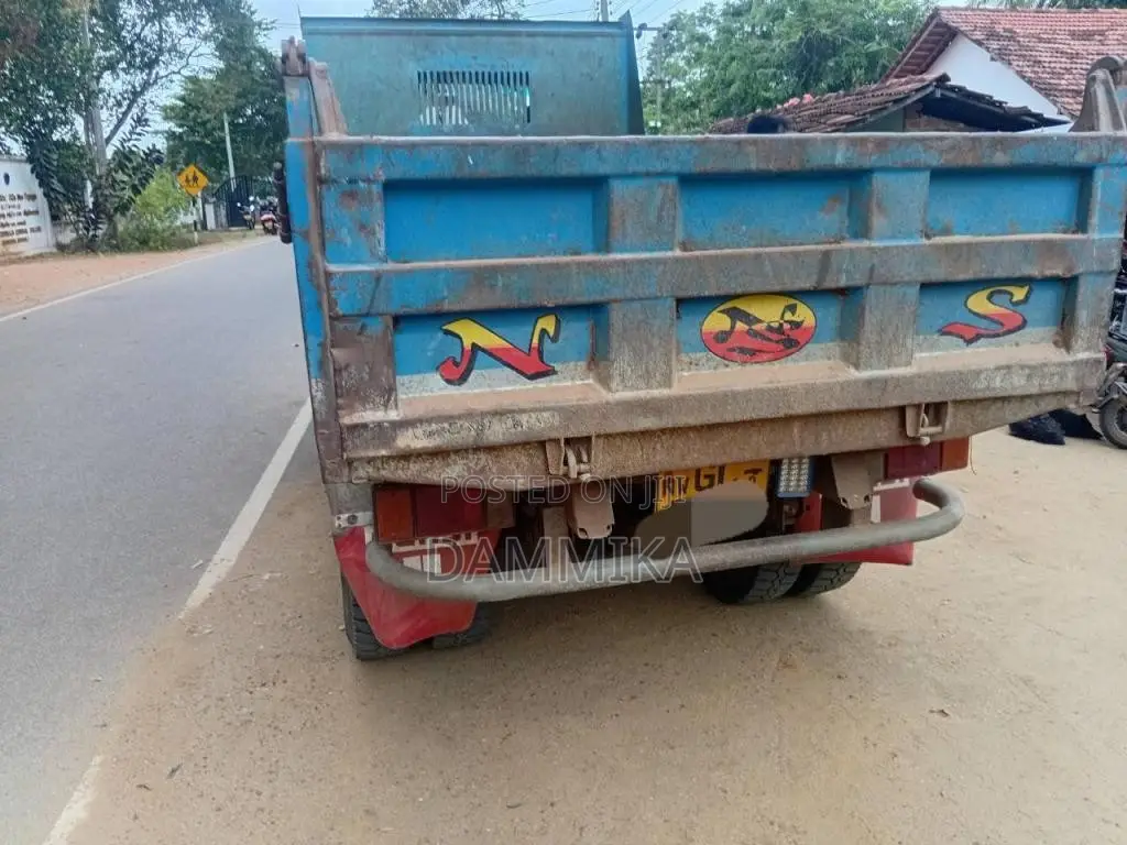Isuzu NKR 1996 Lorry (Used)