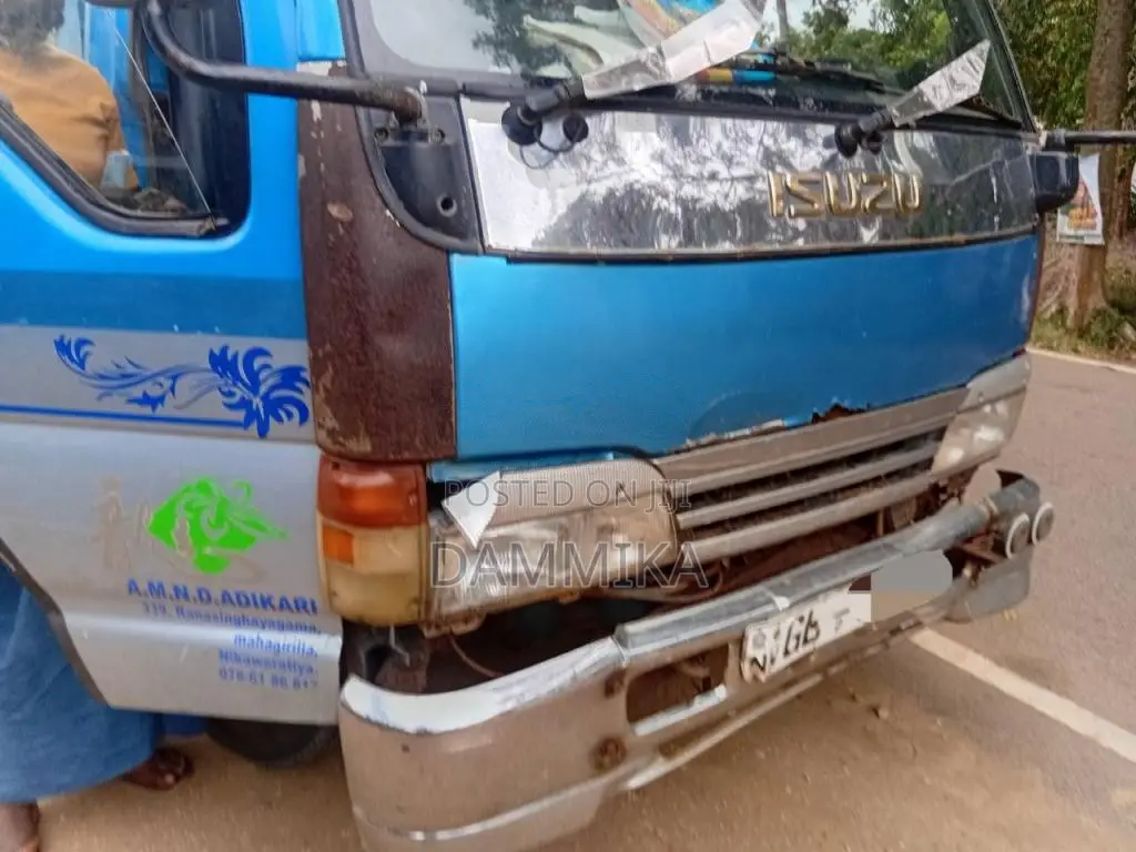 Isuzu NKR 1996 Lorry (Used)