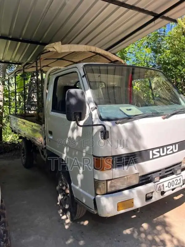 Isuzu ELF 1986 Lorry (Used)