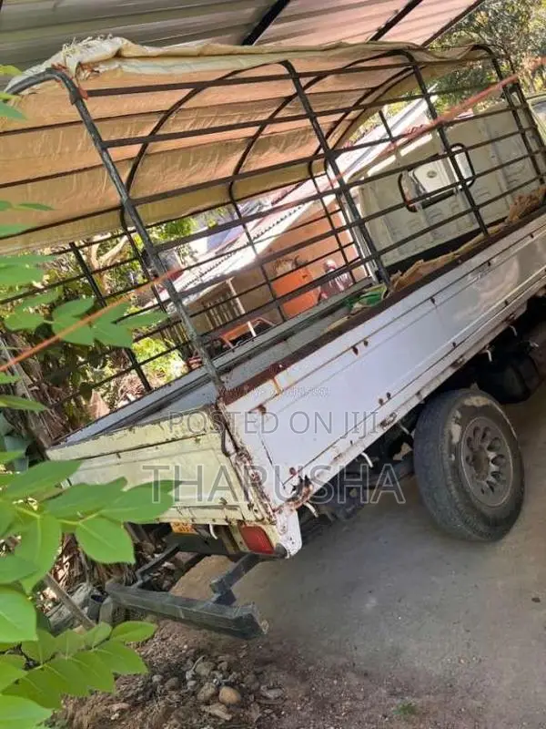 Isuzu ELF 1986 Lorry (Used)