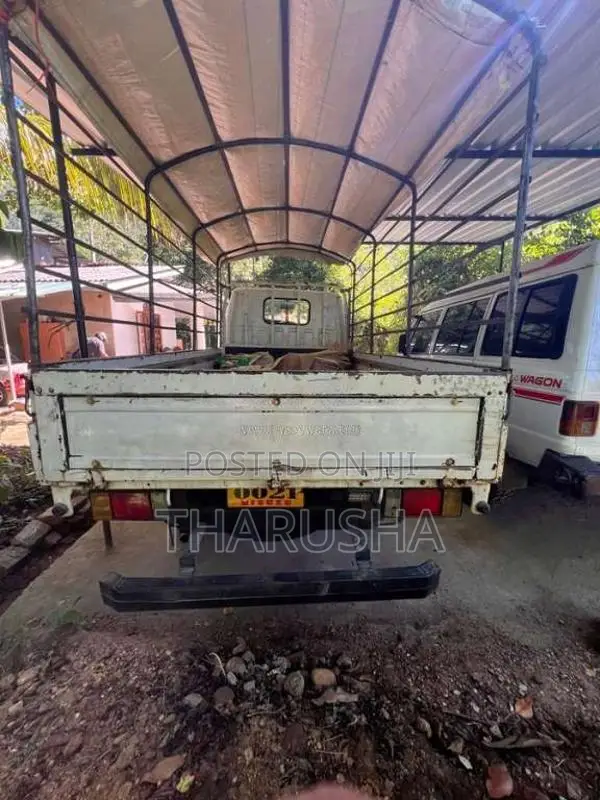 Isuzu ELF 1986 Lorry (Used)