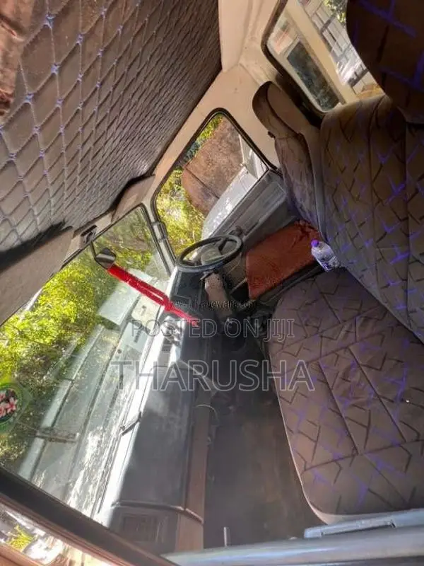 Isuzu ELF 1986 Lorry (Used)