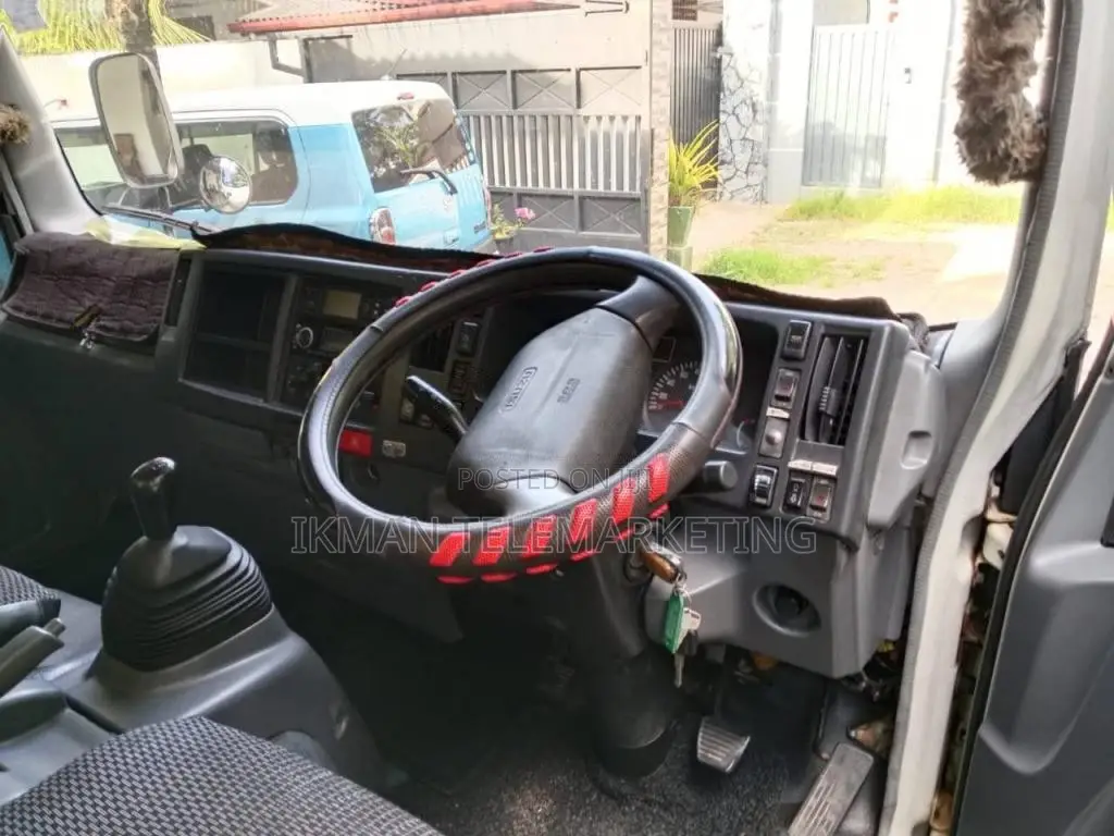 Isuzu Freezer 2011 Lorry (Used)