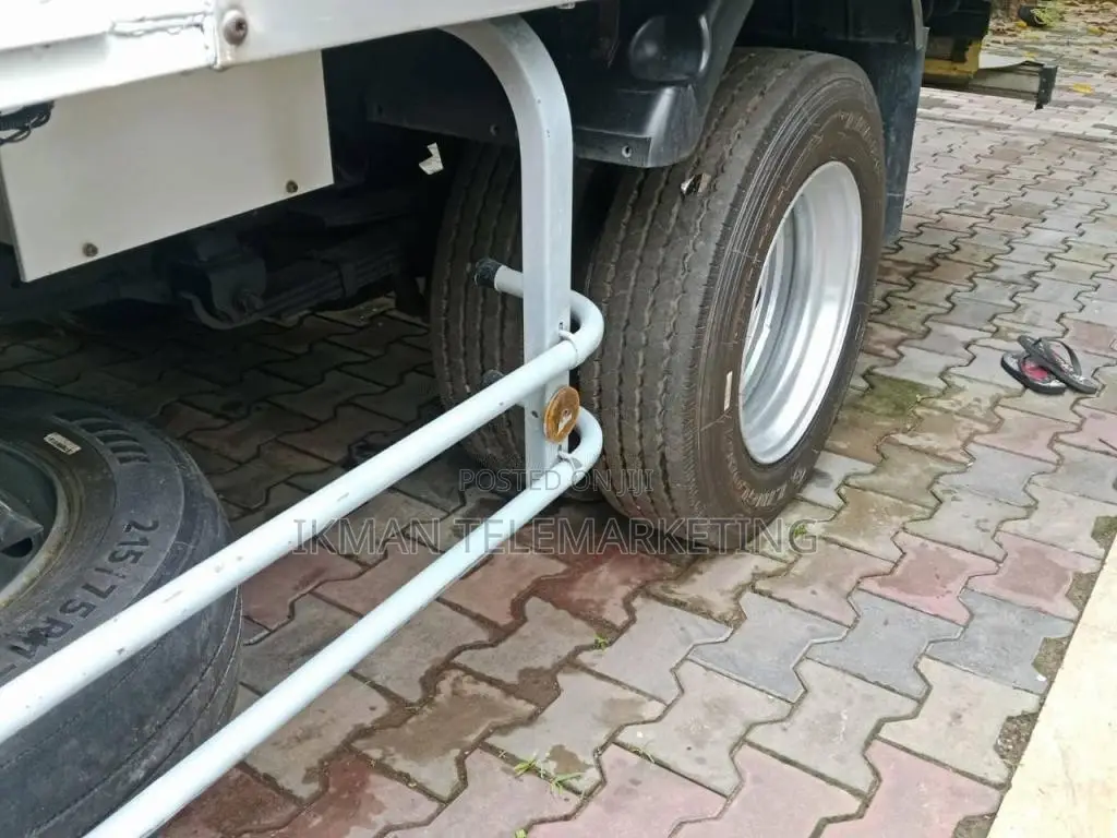Isuzu Freezer 2011 Lorry (Used)