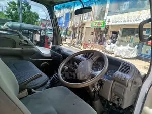 Isuzu ELF 1992 Lorry (Used)