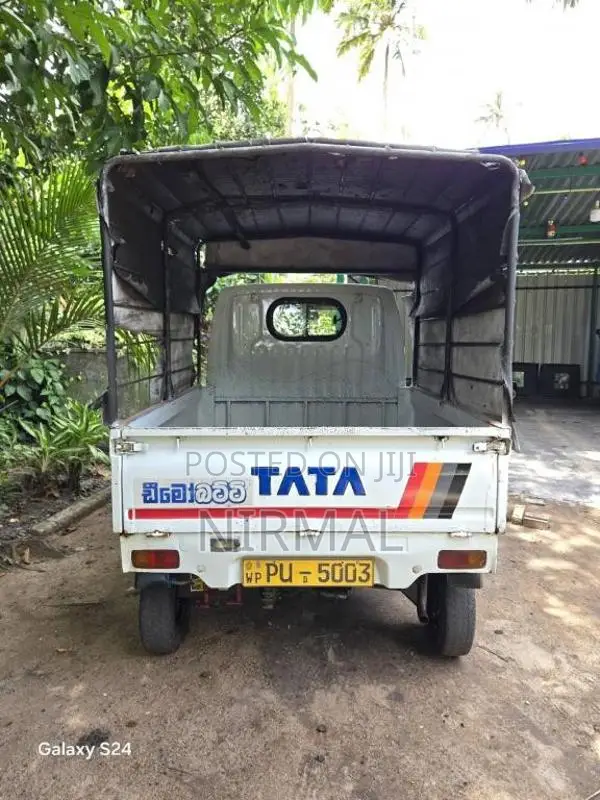 Tata Dimo Batti 2012 Lorry (Used)