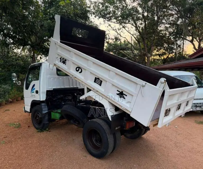 Isuzu Tipper 2003 Lorry (Used)