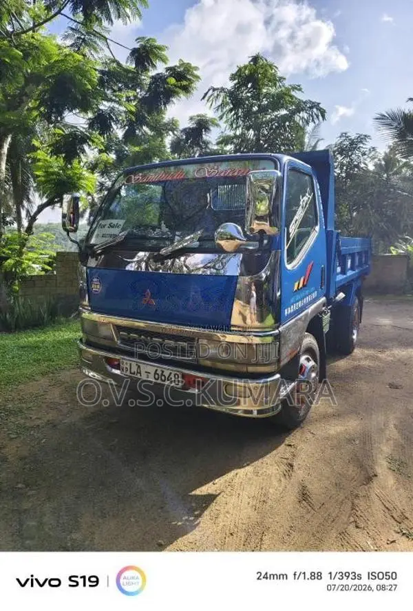 Mitsubishi Tipping 2000 Lorry Unregistered (Recondition)