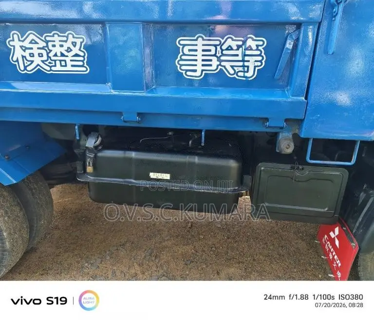 Mitsubishi Tipping 2000 Lorry Unregistered (Recondition)