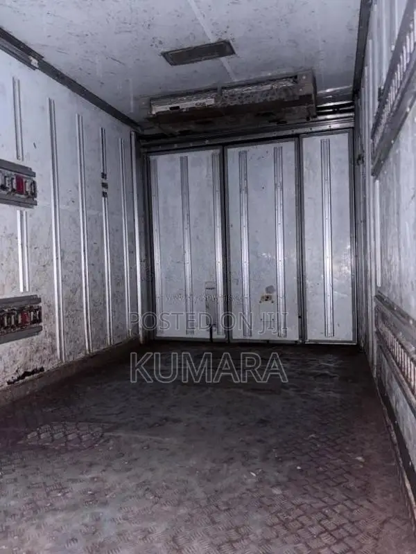 Isuzu Full Body 1989 Lorry (Used)