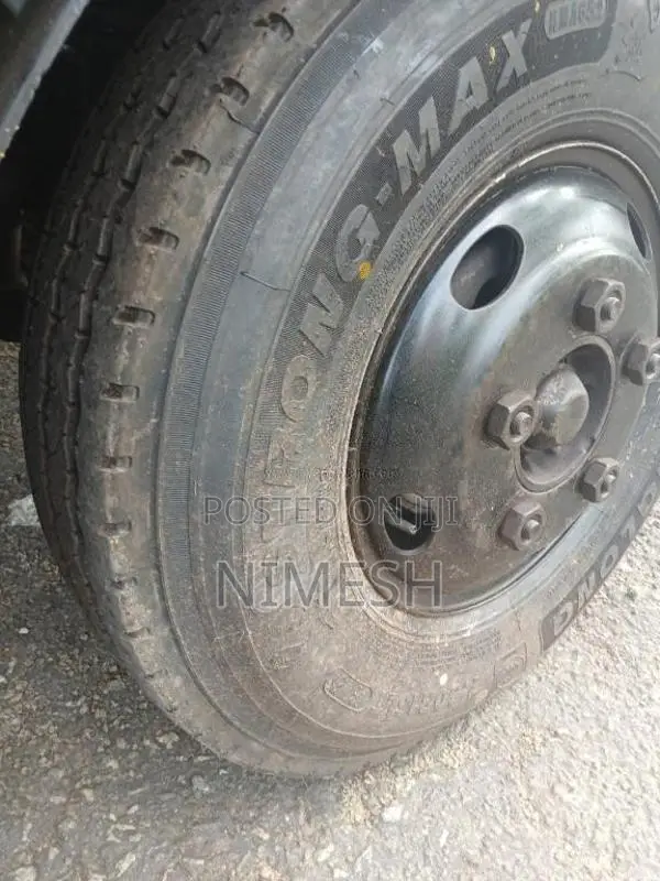Isuzu NPR71L 2000 Lorry (Used)