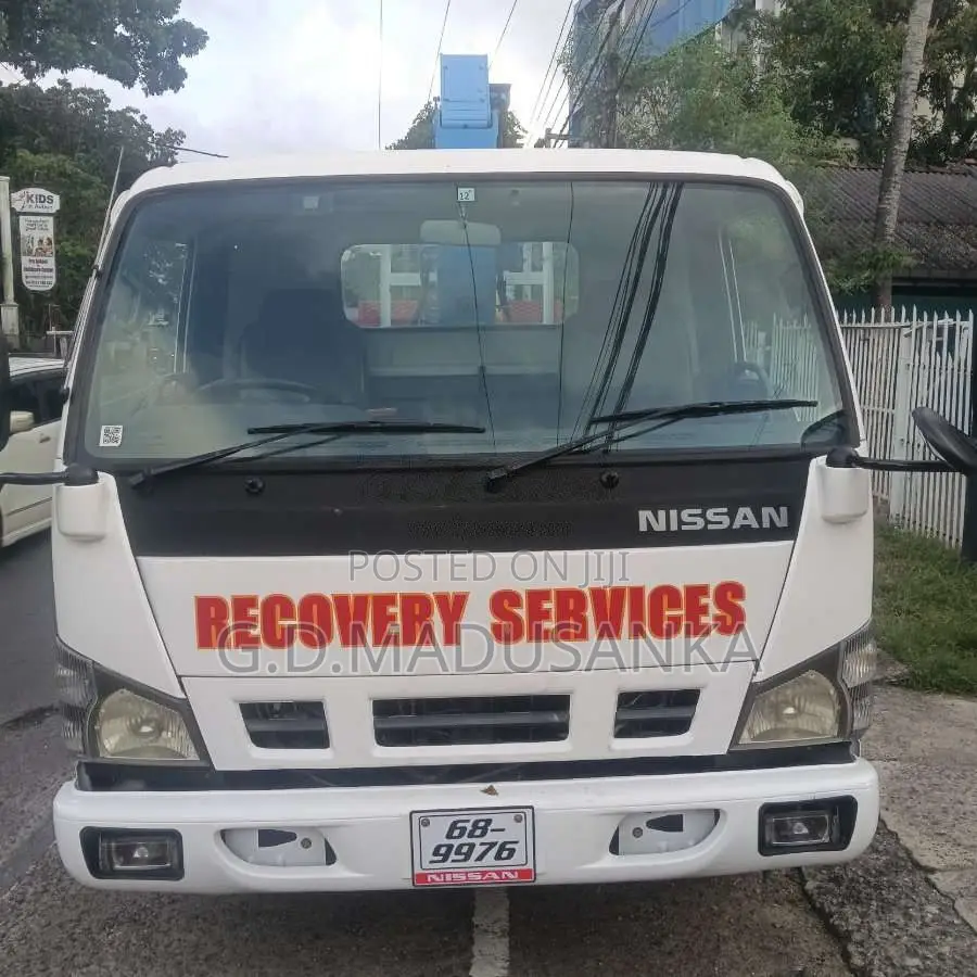 Nissan Boom Truck With Carrier 1994 Lorry (Used)