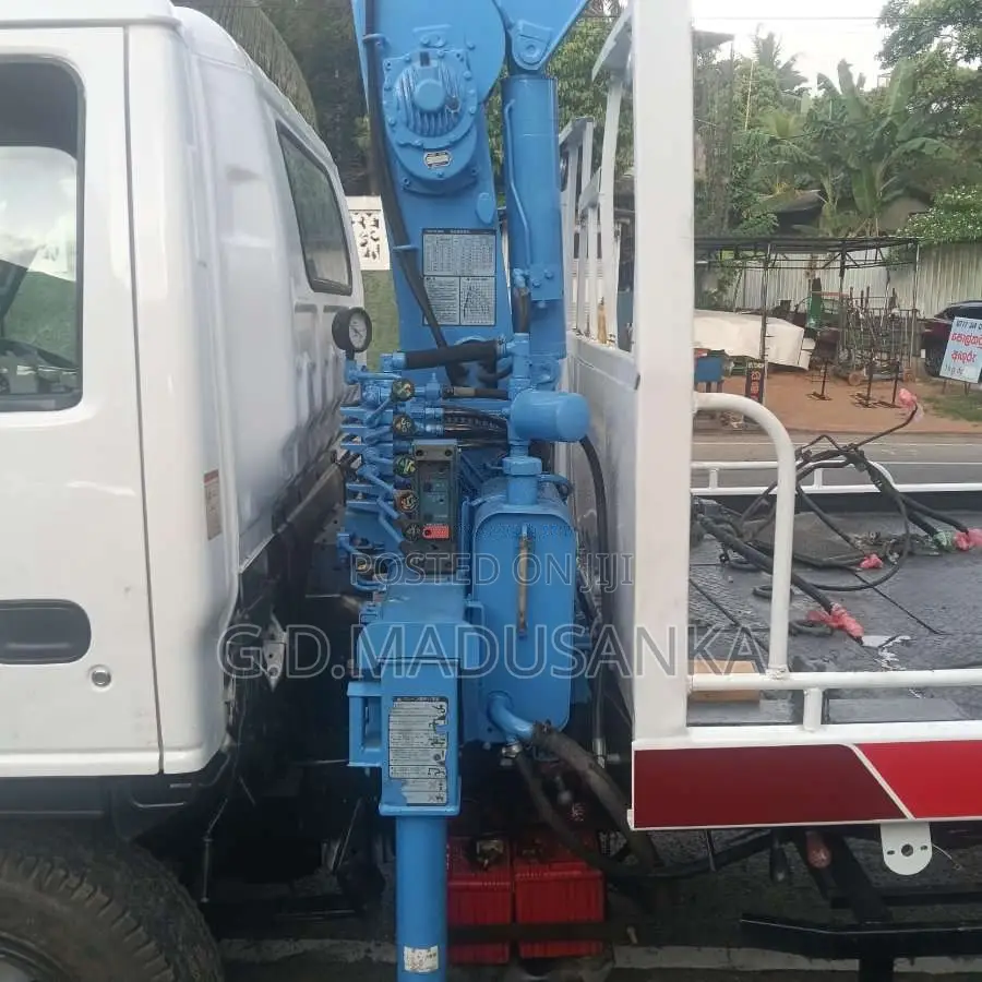 Nissan Boom Truck With Carrier 1994 Lorry (Used)