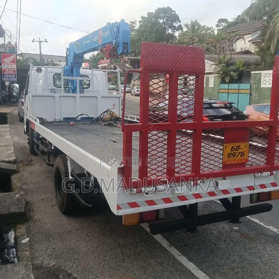 Nissan Boom Truck With Carrier 1994 Lorry (Used)