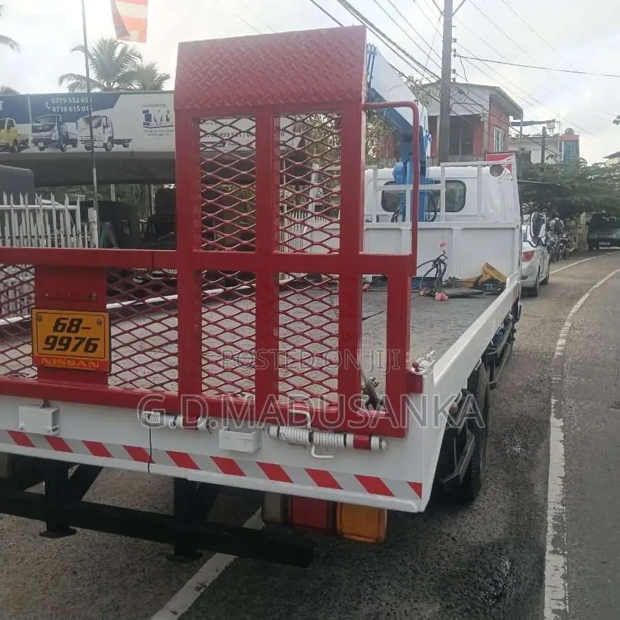 Nissan Boom Truck With Carrier 1994 Lorry (Used)