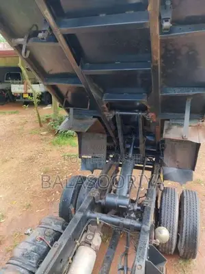 Isuzu Tipper 2000 Lorry (Used)
