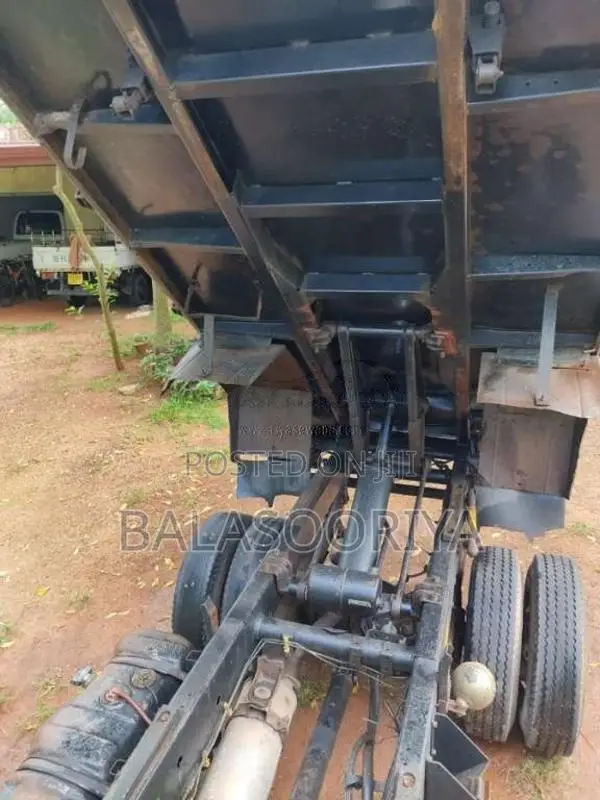 Isuzu Tipper 2000 Lorry (Used)