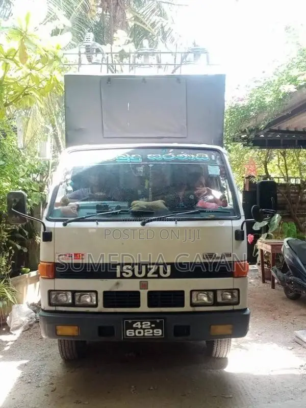 Isuzu ELF 1987 Lorry (Used)