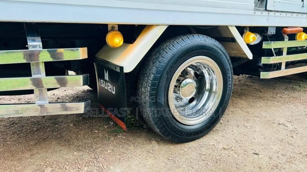 Isuzu Elf 2021 Lorry (Used)