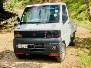 Mitsubishi MiniCab 2002 Lorry (Used)