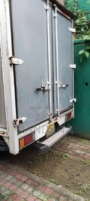 Isuzu ELF 1987 Lorry (Used)