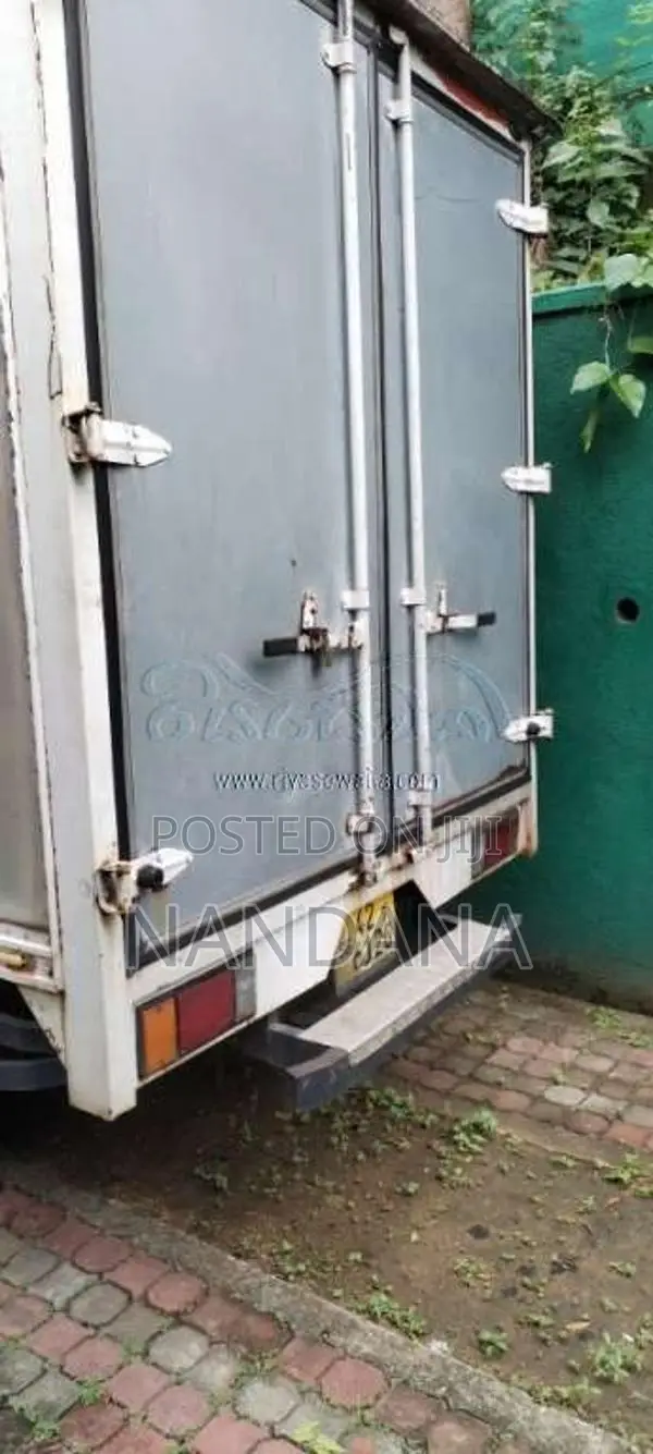 Isuzu ELF 1987 Lorry (Used)