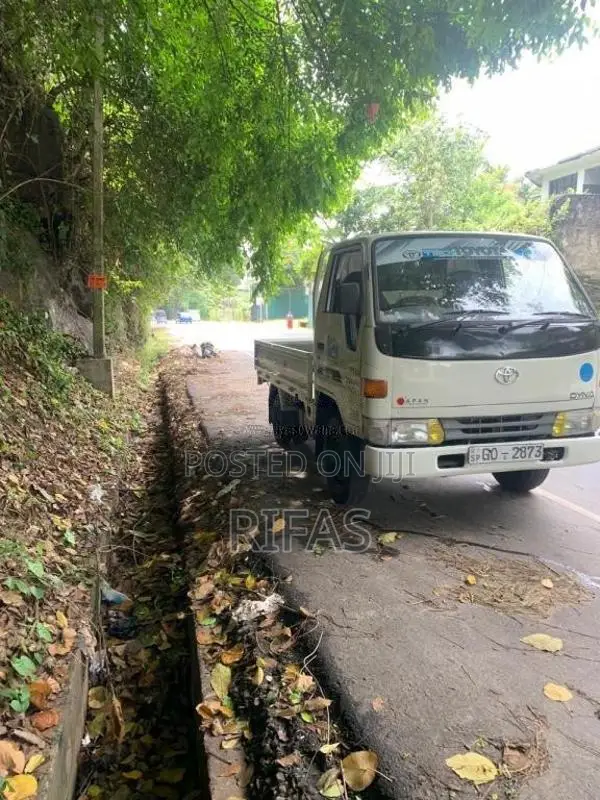 Toyota Dyna 2002 Lorry (Used)