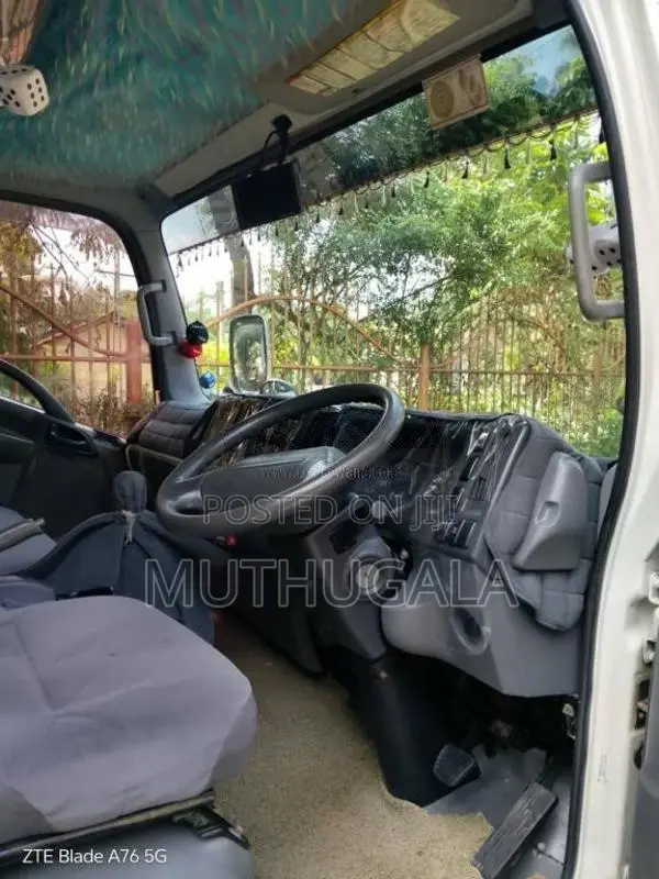 Isuzu Freezer Truck 2012 Lorry (Used)