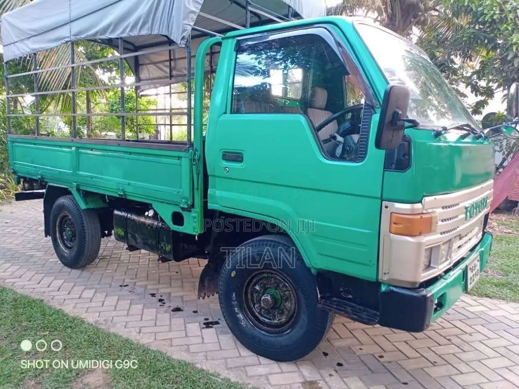 Toyota Dyna 1996 Lorry (Used)