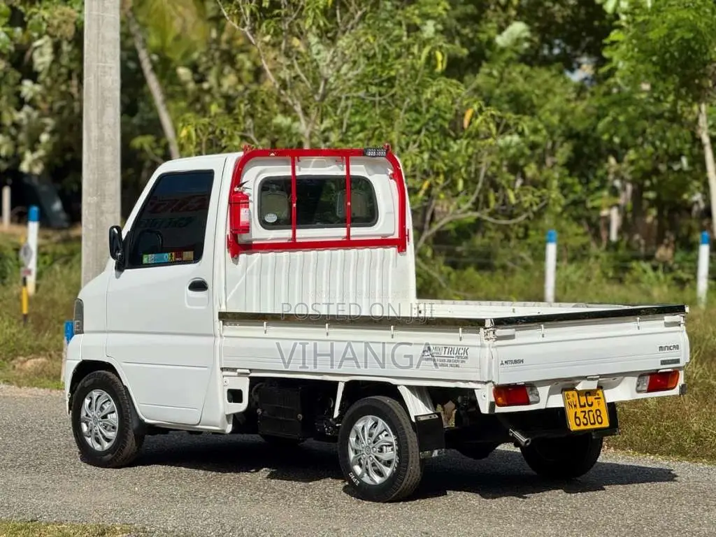 Mitsubishi MiniCab U61T 2002 Lorry (Used)