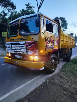 Ashok-Leyland Tipper 2008 Lorry (Used)