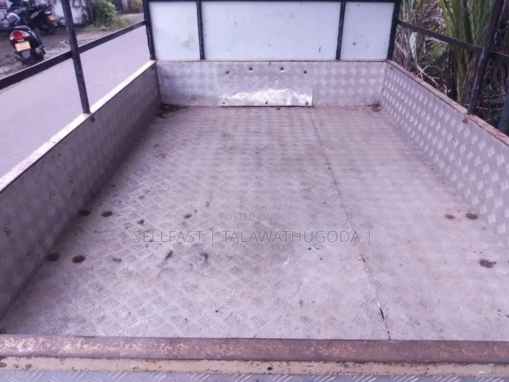 Tata Dimo Batta 2010 Lorry (Used)